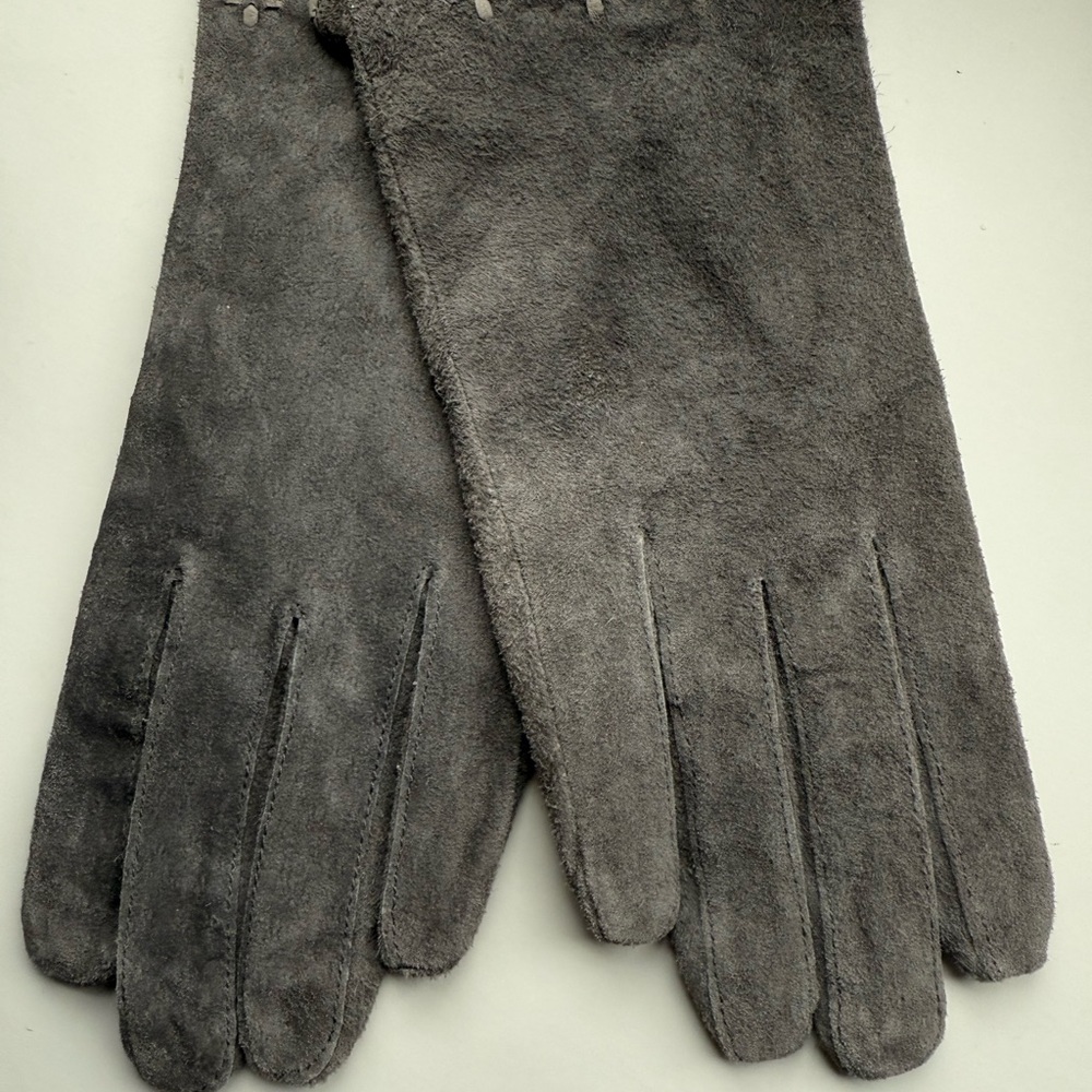 Ladies grey gloves